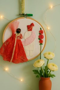 Handmade embroiery wedding hoop with bride and groom design, floral elements and elegant dealinh